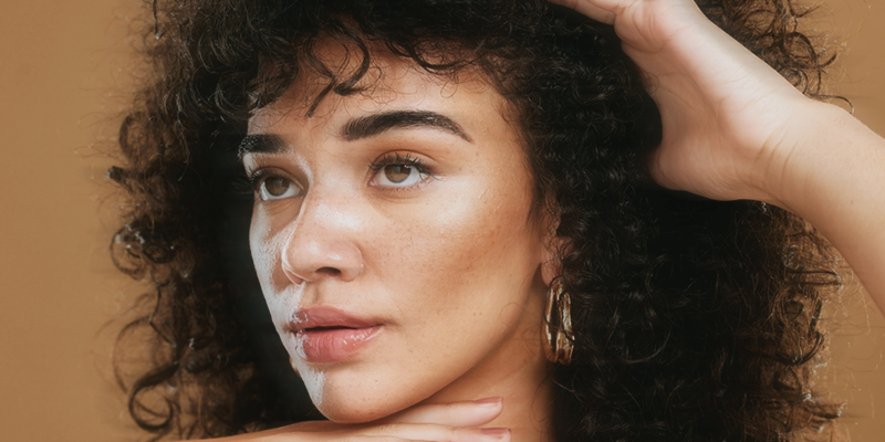 🌿 Bakuchiol vs. Retinoids: The Truth About the Gentle Anti-Aging Alternative